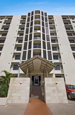 Zen Ocean Charm 3BR Luxury W/front Apt Pool + BBQ
