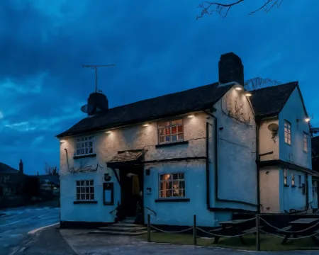 Bulls Head - Holymoorside Hotels in North East Derbyshire District