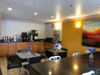 Super 8 by Wyndham Front Royal - breakfast