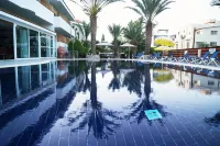 M. Moniatis Hotel - ที่มีสระว่ายน้ำ