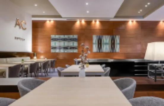 AC Hotel Alcala de Henares โรงแรมในอัลกาลาเดเอนาเรส