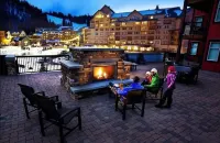 Location and Comfort - One Bedroom Ski In / Ski out, Hot Tub and Fire Pit