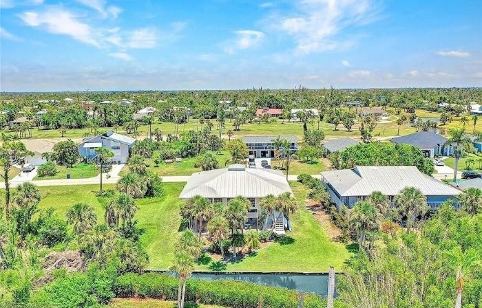 The Clubhouse - Fish, Bike and Relax in this spacious Home with a Hot Tub
