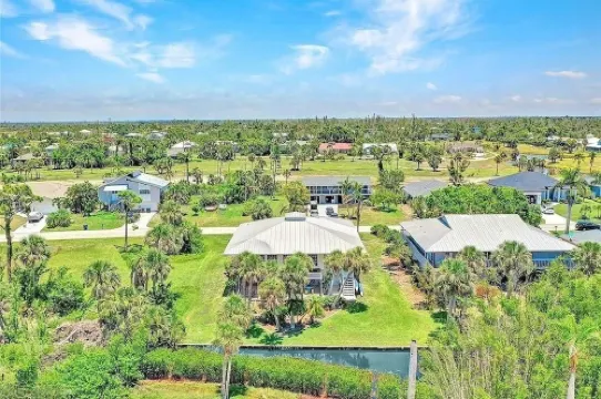 The Clubhouse - Fish, Bike and Relax in this spacious Home with a Hot Tub