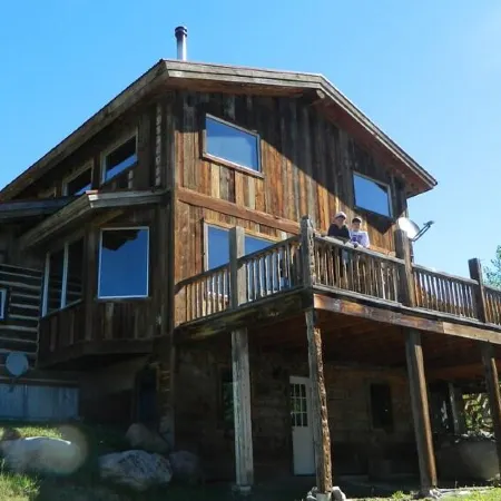 Home Away from Home 5 Miles to the North Entrance of Yellowstone