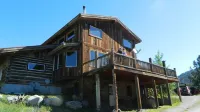 Home Away from Home 5 Miles to the North Entrance of Yellowstone - Lodges