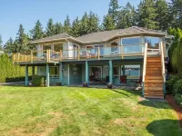 Sunset Lake Retreat @ Lake Tapps - Spacious, Sports court, Warm & Cozy Lakefront