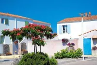 nice studio with heated pool and parking
