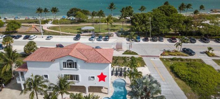 Beachfront Home  Pool/Tiki/Dock Hotels in Marathon