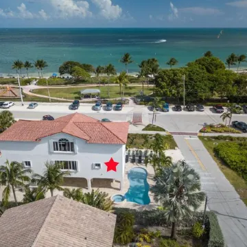 Beachfront Home  Pool/Tiki/Dock