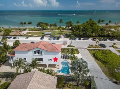 Beachfront Home  Pool/Tiki/Dock