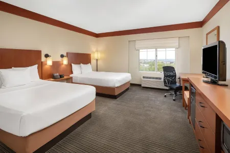 La Quinta Inn & Suites by Wyndham Atlanta Ballpark/Galleria