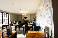 Kings Park Hotel فنادق في جينزبورو