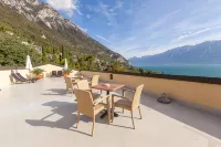 Hotel Meandro - Lake View Hotels in Gargnano