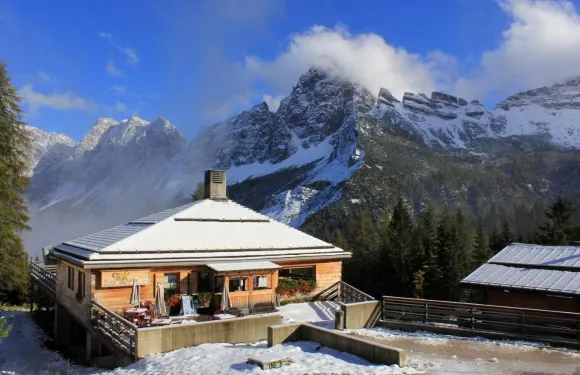 白塔迪歐納賓館