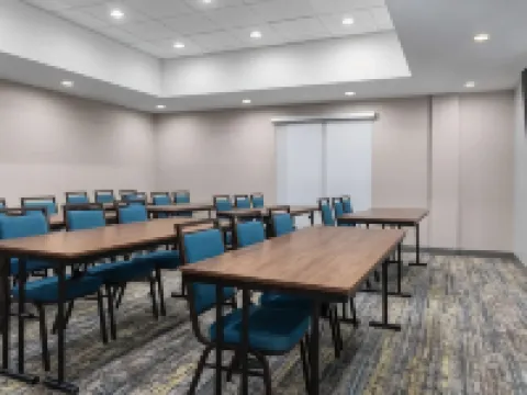 Hampton Inn & Suites Orangeville, on Hotels in Mono