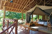 Voyager Ziwani Tented Camp - bar