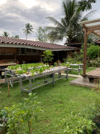 Humbly Boutique Hotel Отели рядом с достопримечательностью «Alun-Alun Cianjur»