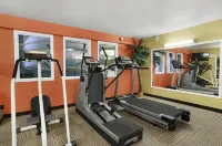 Travelodge by Wyndham Lloydminster - Phòng tập thể hình