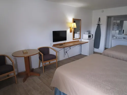 Cassville Budget Inn Hotels in Flat Creek Township