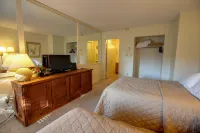 Slope Side Access and Community Pool Delight - Cozy Rustic Retreat