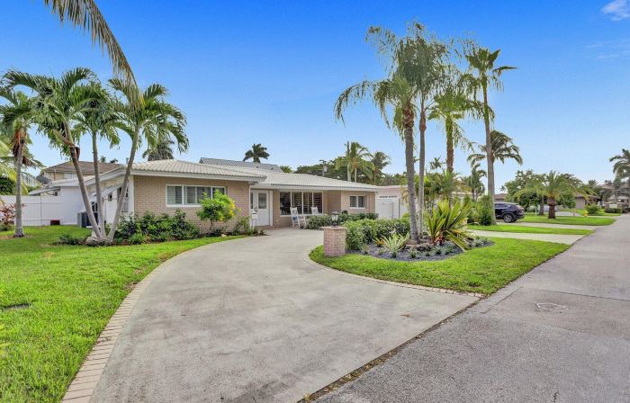 6 Br with Heated Pool Close to Beach
