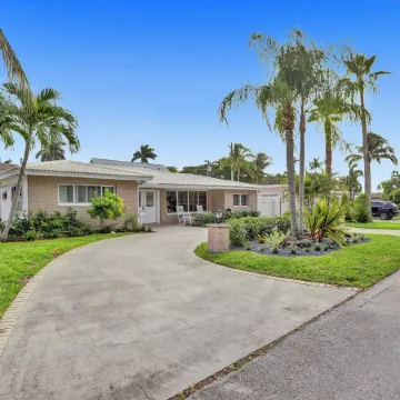 6 Br with Heated Pool Close to Beach