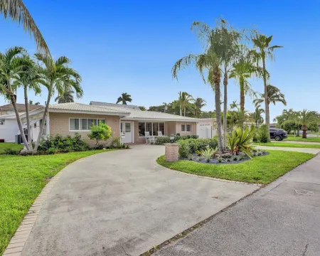 6 Br with Heated Pool Close to Beach Hotels in Lighthouse Point