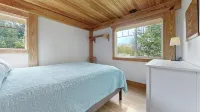 The Douglas Boathouse! Amazing location/ Sleeps 20 in comfort/ all ages friendly