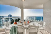 Oscar on Main Beach Resort Hotels in Main Beach