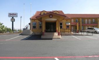 Taylor Village Inn and Suites