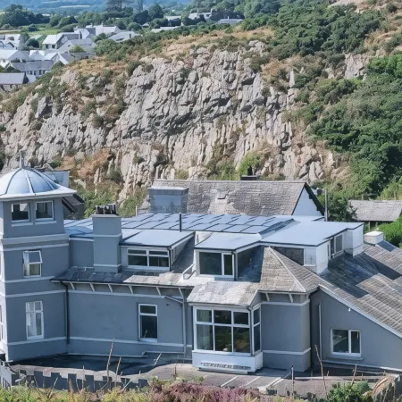 Marine Hotel