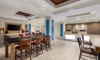 Holiday Inn Express & Suites Shawnee I-40