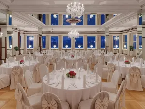 德雷森萊茵酒店