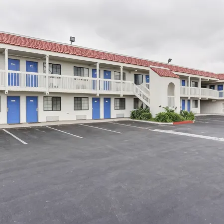 Motel 6 Salinas, CA - North Monterey Area