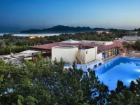 Residenza Capriccioli Hotels near Romazzino Beach