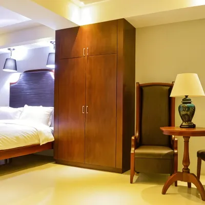 Ritz Hotel Angeles Hotels near MarQuee Mall