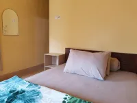 Radiya Guesthouse 부킷 셀롱 주변 호텔