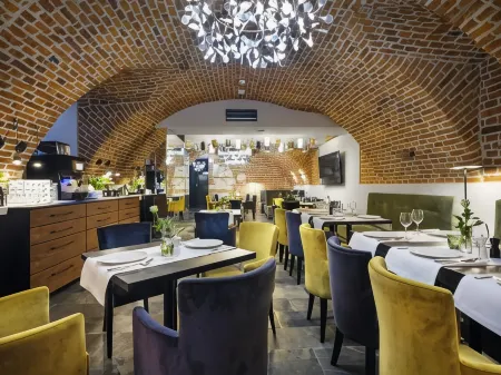 Hotel Logos Kraków Отели рядом с достопримечательностью «Горно-металлургическая академия им. Станислава Сташица в Кракове»