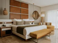 The Reef 28 Hotel & Spa - Luxury Adults Only - All Suites - with Optional All Inclusive Отели рядом с достопримечательностью «Пляжный клуб Kool»