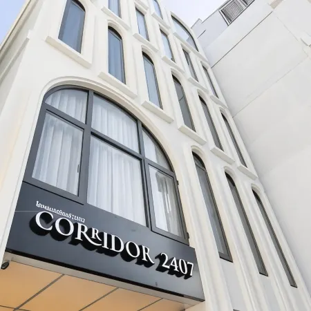 CORRIDOR 2407 Hotel Отели рядом с достопримечательностью «Школа Суан Кураб»