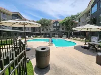 La Quinta Inn & Suites by Wyndham Dallas - Addison Galleria - Pools