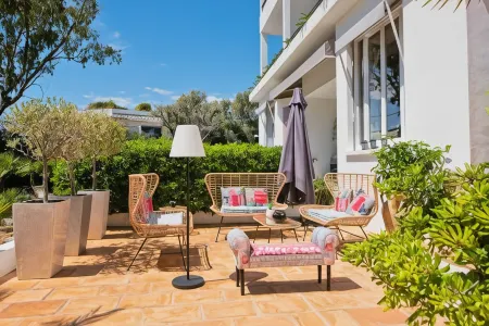 Hôtel la Villa Cap D’Antibes Отели рядом с достопримечательностью «Форт Карре»