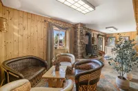 Spirit Lake Lodge