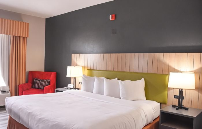 Country Inn & Suites by Radisson, Bloomington-Normal West, IL