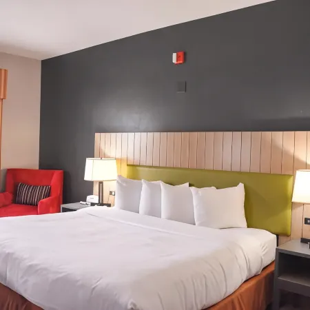 Country Inn & Suites by Radisson, Bloomington-Normal West, IL
