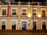 Noches en Triana Hotels near Palacio Manara