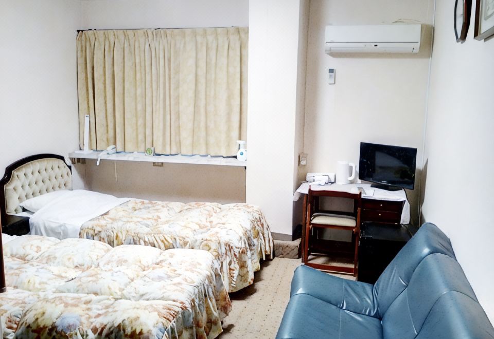Sunshine Hotel - Housity