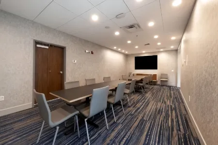 Holiday Inn Express & Suites Staunton