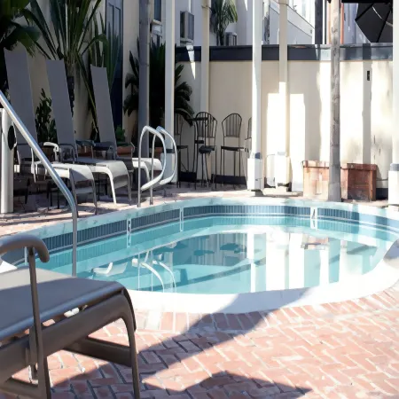 Coronado Island Inn